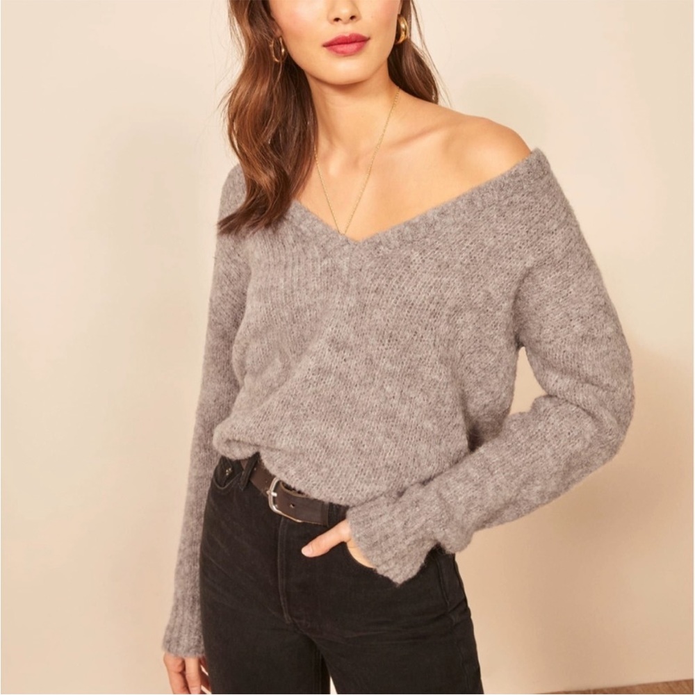 Reformation Amelia Apalca Deep V Gray Sweater Medium
